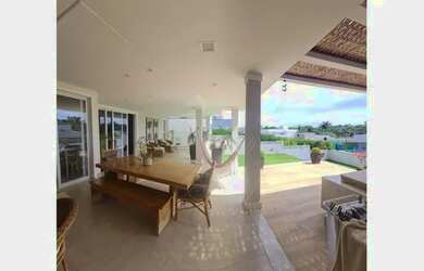 Imagem: A casa possui 3 Dormitórios, 4 Banheiros, 2 Vagas na garagem