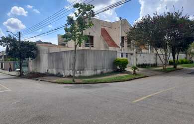 Imagem: A casa possui 3 Dormitórios, 4 Banheiros, 4 Vagas na garagem