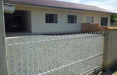 Imagem: A casa possui 2 Dormitórios, 1 Banheiro, 1 Vaga na garagem