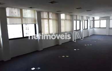 Imagem: O depósito possui 3 Vagas na garagem e 119m² de Área e está