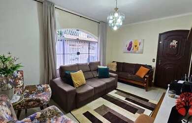 Imagem: A casa possui 3 Dormitórios, 3 Banheiros, 2 Vagas na garagem