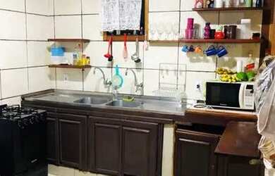 Imagem: A casa possui 2 Dormitórios, 1 Banheiro, 1 Vaga na garagem