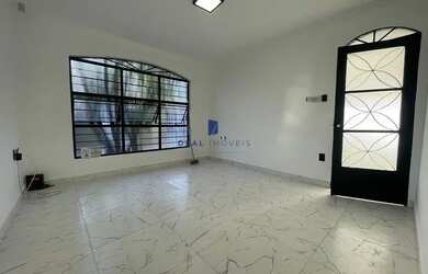 Imagem: A casa possui 2 Dormitórios, 1 Banheiro, 5 Vagas na garagem