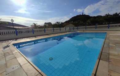 Imagem: A casa possui 2 Dormitórios, 1 Banheiro, 2 Vagas na garagem