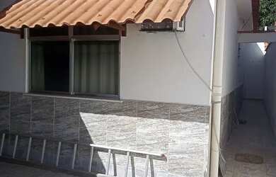 Imagem: A casa possui 2 Dormitórios, 1 Banheiro, 3 Vagas na garagem