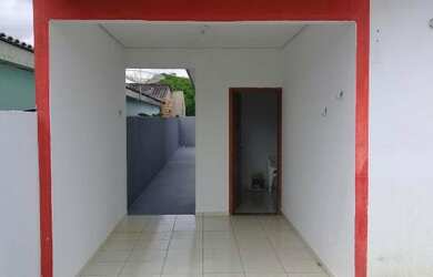 Imagem: A casa possui 2 Dormitórios, 2 Vagas na garagem e 85m² de