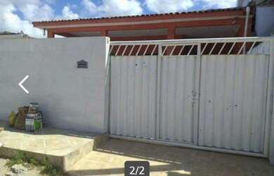 Imagem: A casa possui 3 Dormitórios, 2 Banheiros e 2 Vagas na garagem