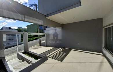 Imagem: A casa possui 3 Dormitórios, 4 Banheiros, 1 Vaga na garagem