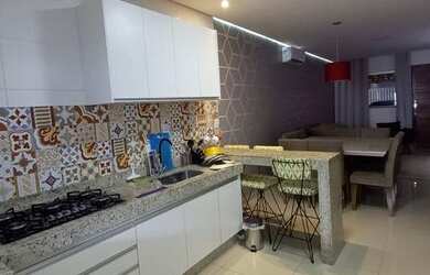 Imagem: A casa possui 3 Dormitórios, 1 Banheiro, 2 Vagas na garagem