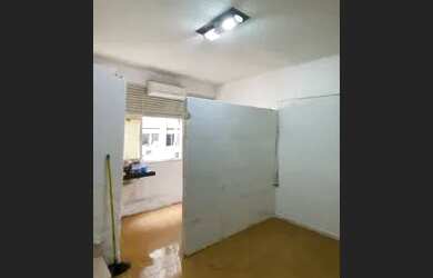 Imagem: A kitnet possui 1 Dormitório e 1 Banheiro e está localizado