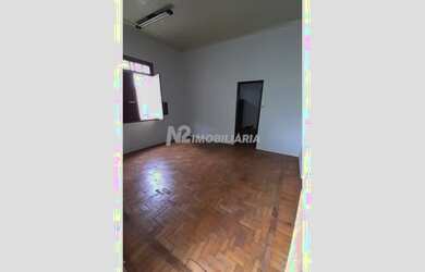 Imagem: A casa possui 2 Dormitórios, 2 Banheiros, 1 Vaga na garagem