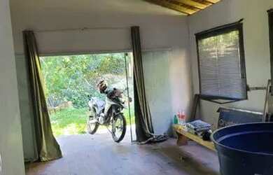 Imagem: A casa possui 3 Dormitórios, 1 Banheiro, 4 Vagas na garagem