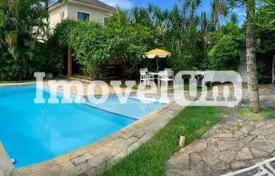 Imagem: A casa em condomínio para alugar possui 5 Dormitórios, 5 Banheiros