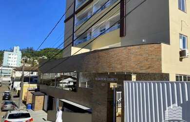 Imagem: O apartamento possui 1 Dormitório, 1 Banheiro, 1 Vaga na garagem