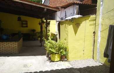 Imagem: A casa possui 3 Dormitórios, 2 Banheiros, 1 Vaga na garagem