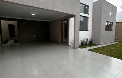 Imagem: A casa possui 3 Dormitórios, 3 Banheiros, 3 Vagas na garagem