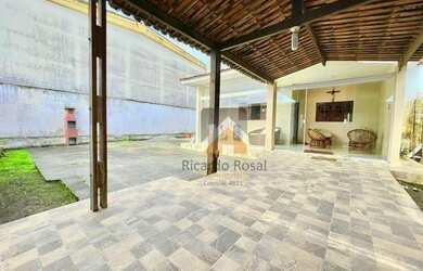 Imagem: A casa possui 3 Dormitórios, 1 Banheiro, 1 Vaga na garagem