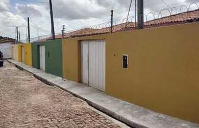 Imagem: A casa possui 3 Dormitórios, 2 Banheiros, 3 Vagas na garagem