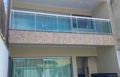 Imagem: A casa possui 2 Dormitórios, 3 Banheiros, 2 Vagas na garagem