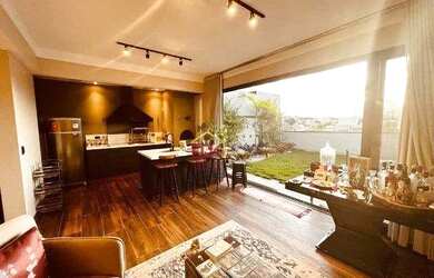 Imagem: A casa em condomínio possui 4 Dormitórios, 5 Banheiros, 4