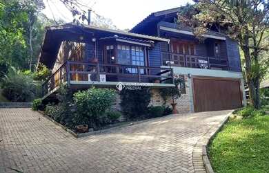 Imagem: A casa possui 2 Dormitórios, 1 Banheiro, 2 Vagas na garagem