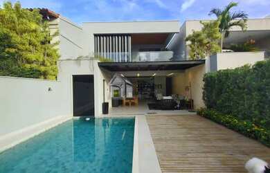 Imagem: A casa em condomínio à venda possui 4 Dormitórios, 4 Banheiros