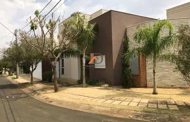 Imagem: A casa em condomínio possui 3 Dormitórios, 5 Banheiros, 1