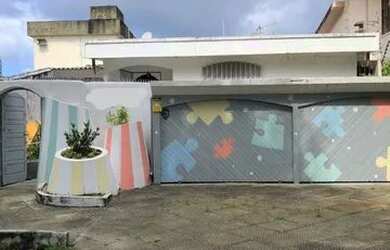 Imagem: A casa possui 3 Dormitórios, 4 Banheiros, 4 Vagas na garagem