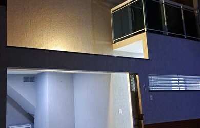 Imagem: A casa possui 3 Dormitórios, 3 Banheiros, 1 Vaga na garagem