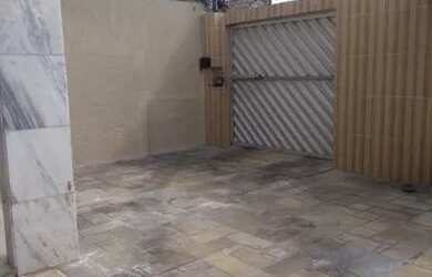 Imagem: A casa possui 4 Dormitórios, 1 Banheiro, 3 Vagas na garagem