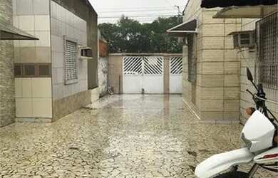 Imagem: A casa possui 2 Dormitórios, 1 Banheiro, 1 Vaga na garagem