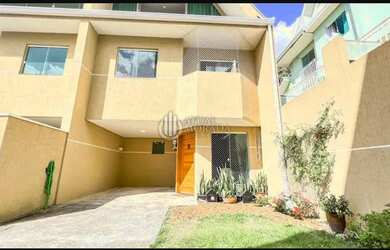 Imagem: A casa possui 3 Dormitórios, 3 Banheiros, 2 Vagas na garagem