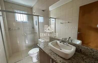 Imagem: O apartamento possui 3 Dormitórios, 1 Banheiro, 2 Vagas na