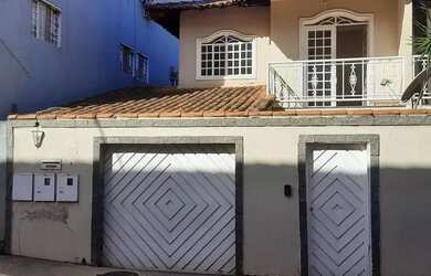 Imagem: A casa em condomínio possui 3 Dormitórios, 2 Banheiros, 1