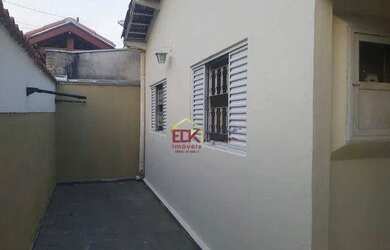 Imagem: A casa possui 2 Dormitórios, 1 Banheiro, 1 Vaga na garagem