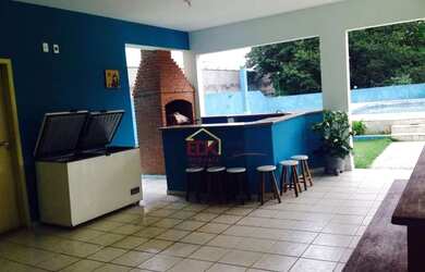 Imagem: A casa em condomínio possui 3 Dormitórios, 5 Banheiros, 472m²