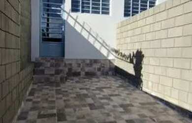 Imagem: A casa possui 2 Dormitórios, 2 Banheiros, 1 Vaga na garagem