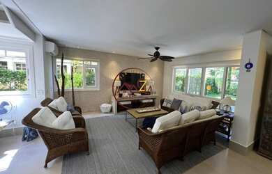 Imagem: A casa em condomínio possui 4 Dormitórios, 4 Banheiros, 2