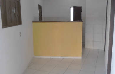 Imagem: A casa possui 2 Dormitórios, 1 Banheiro, 1 Vaga na garagem