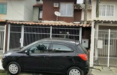 Imagem: A casa possui 2 Dormitórios, 2 Banheiros, 2 Vagas na garagem