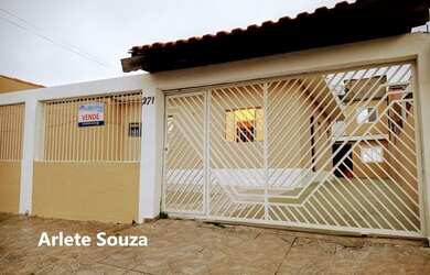 Imagem: A casa possui 4 Dormitórios, 3 Banheiros, 5 Vagas na garagem