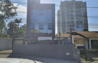 Imagem: O depósito possui 5 Vagas na garagem e 477m² de Área e está