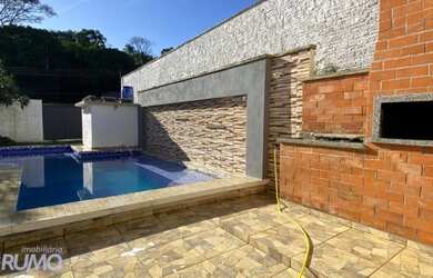 Imagem 5: Casa de esquina. Piscina, Churrasqueira, Guarda roupae515m² de Área