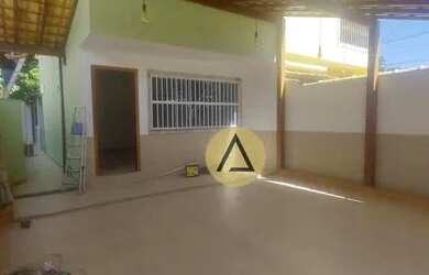 Imagem: A casa possui 2 Dormitórios, 3 Banheiros, 1 Vaga na garagem