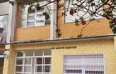 Imagem: O apartamento possui 2 Dormitórios e 1 Banheiro e está localizado