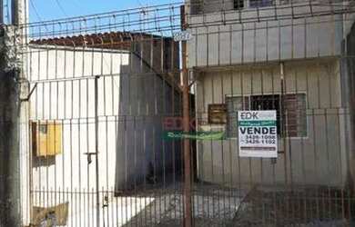 Imagem: A casa possui 3 Dormitórios, 2 Banheiros, 2 Vagas na garagem