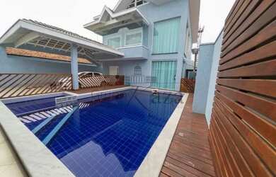 Imagem: A casa possui 3 Dormitórios, 4 Banheiros, 3 Vagas na garagem