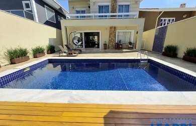 Imagem: A casa em condomínio possui 4 Dormitórios, 5 Banheiros, 4