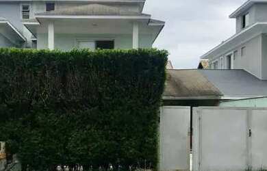 Imagem: A casa em condomínio possui 3 Dormitórios, 4 Banheiros, 229m²