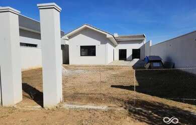 Imagem: A casa em condomínio possui 2 Dormitórios, 2 Banheiros, 123m²